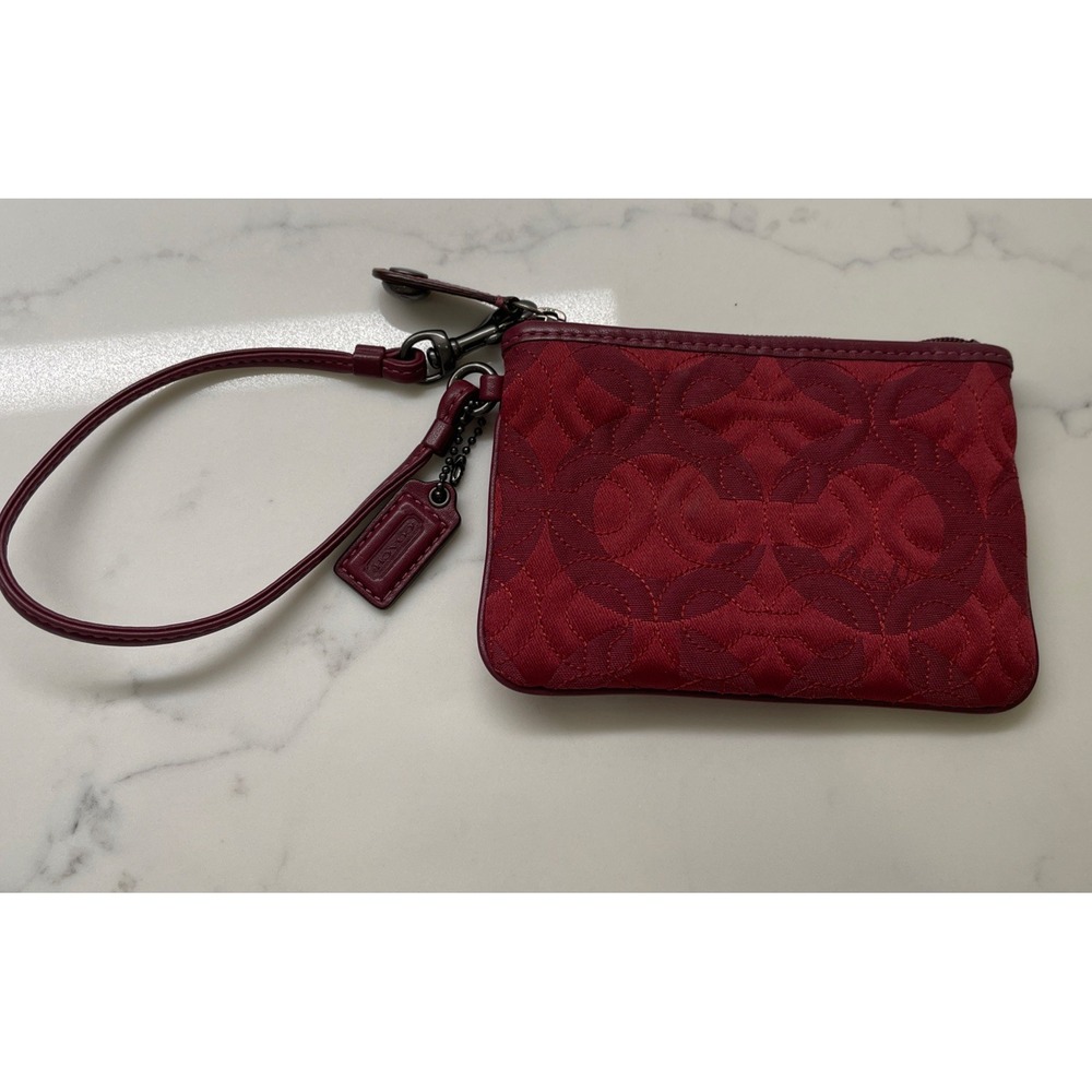 Coach Signature Quilted Cranberry Wristlet Wallet Coin Purse Zip Closure